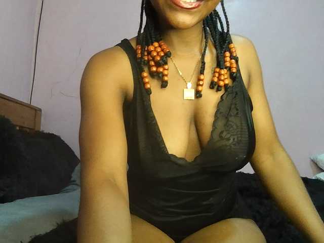 Sweetjoly live cam on BongaCams