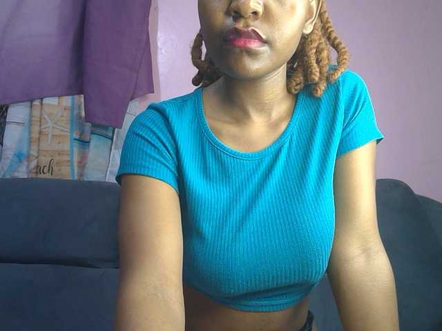 Sweetjoly live cam on BongaCams