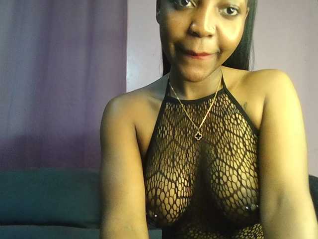 Sweetjoly live cam on BongaCams