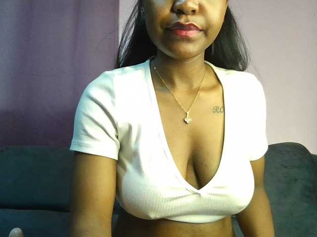 Sweetjoly live cam on BongaCams