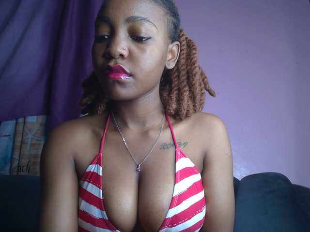 Sweetjoly live cam on BongaCams