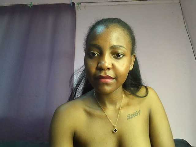 Sweetjoly live cam on BongaCams