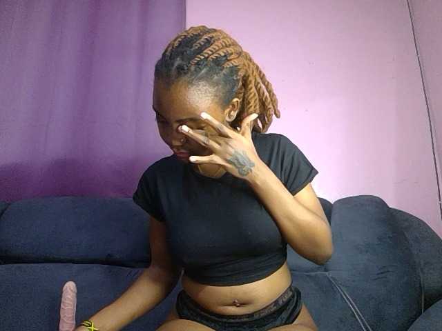 Sweetjoly live cam on BongaCams