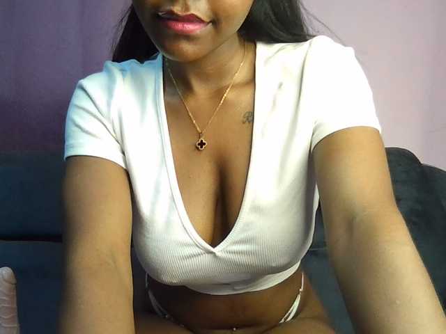 Sweetjoly live cam on BongaCams