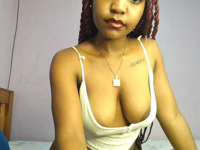 Sweetjoly live cam on BongaCams