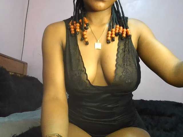 Sweetjoly live cam on BongaCams