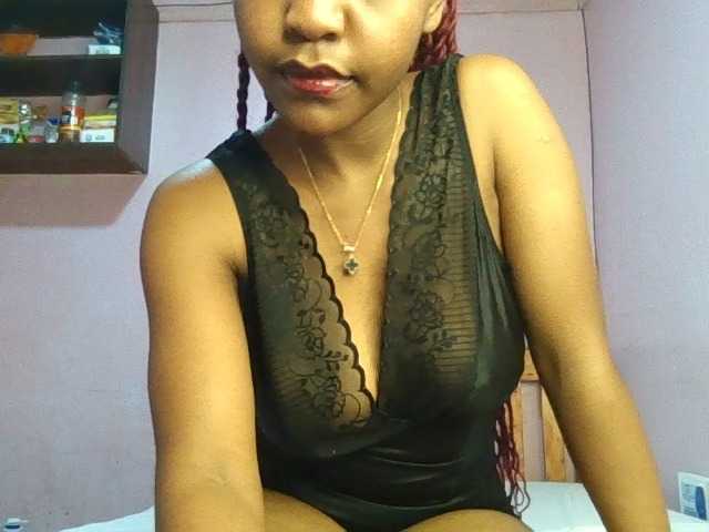 Sweetjoly live cam on BongaCams