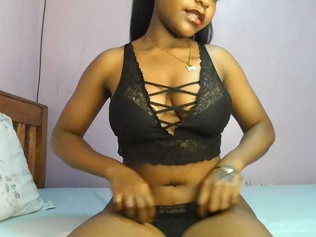 Sweetjoly live cam on BongaCams