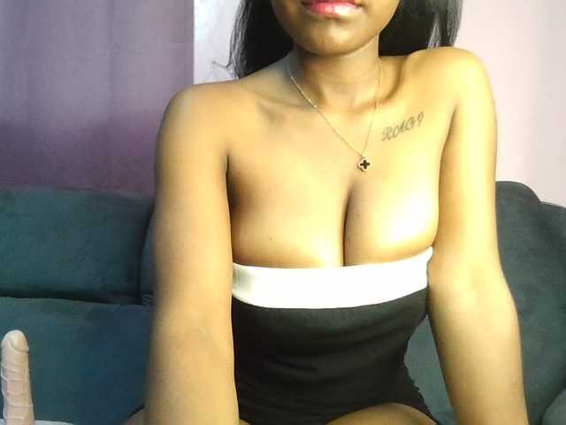 Sweetjoly live cam on BongaCams