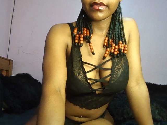 Sweetjoly live cam on BongaCams