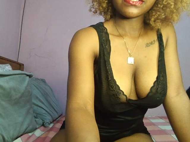 Sweetjoly live cam on BongaCams