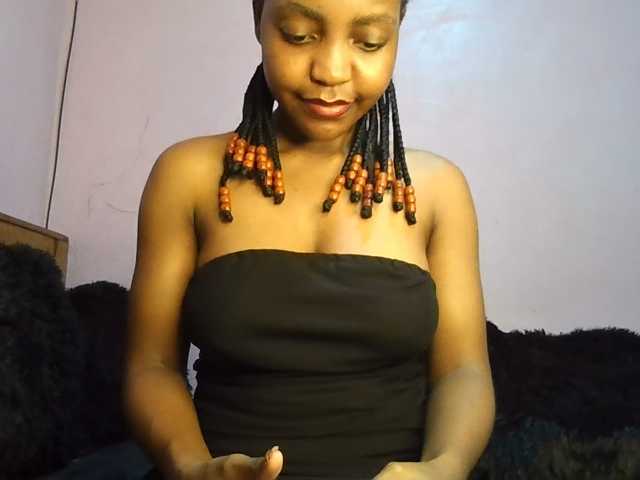 Sweetjoly live cam on BongaCams