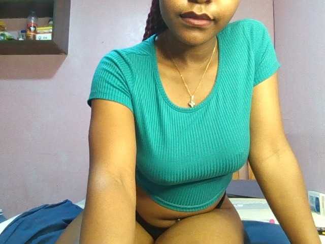 Sweetjoly live cam on BongaCams