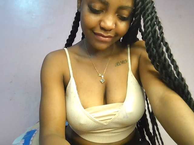Sweetjoly live cam on BongaCams