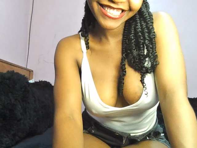 Sweetjoly live cam on BongaCams