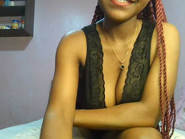 Sweetjoly live cam on BongaCams