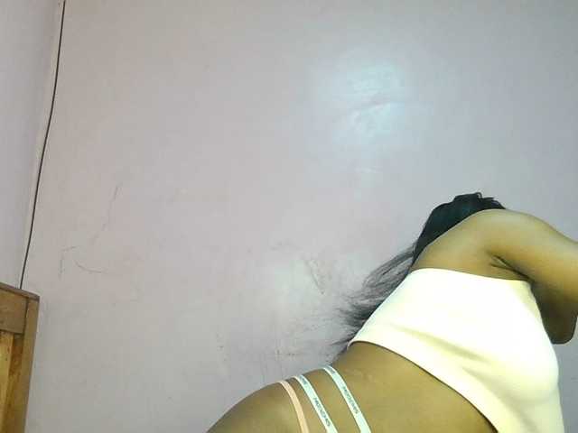 Sweetjoly live cam on BongaCams