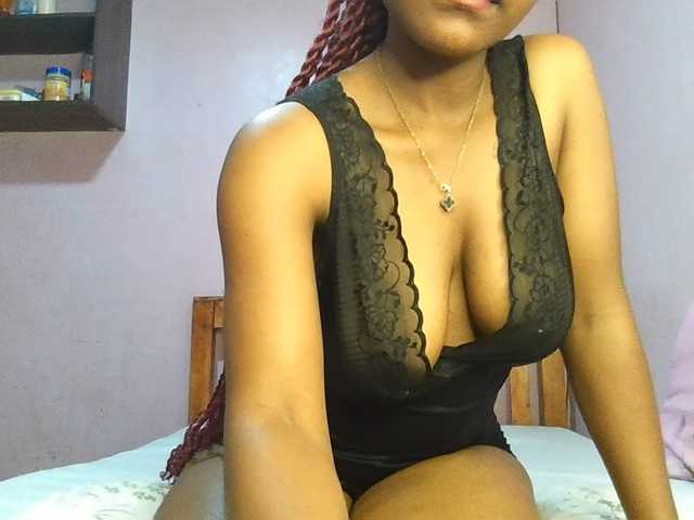 Sweetjoly live cam on BongaCams