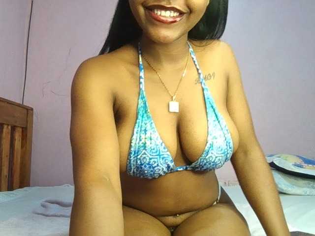 Sweetjoly live cam on BongaCams