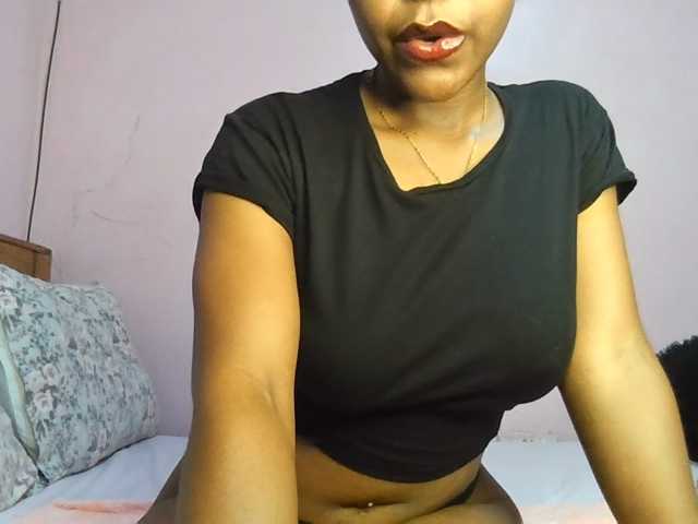 Sweetjoly live cam on BongaCams