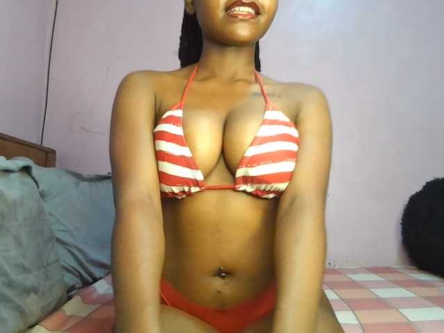 Sweetjoly live cam on BongaCams