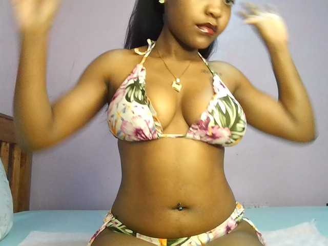 Sweetjoly live cam on BongaCams