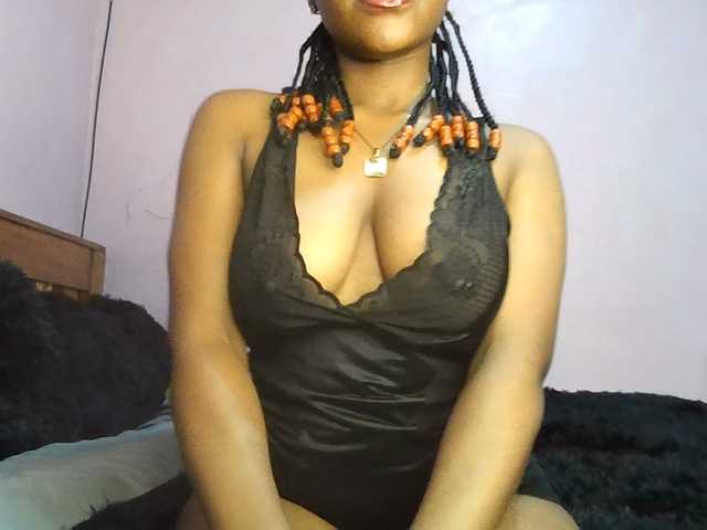 Sweetjoly live cam on BongaCams