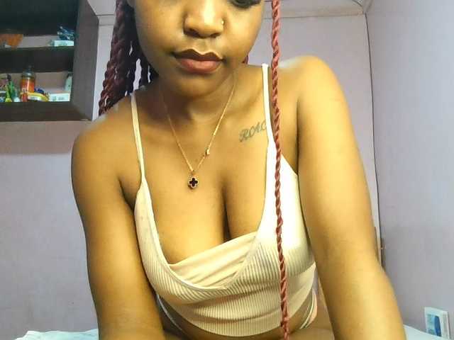 Sweetjoly live cam on BongaCams