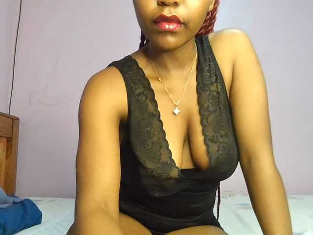 Sweetjoly live cam on BongaCams