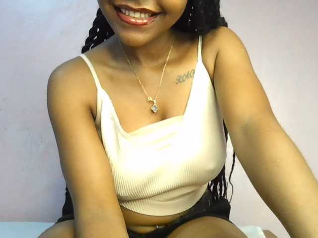 Sweetjoly live cam on BongaCams