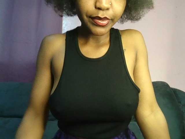 Sweetjoly live cam on BongaCams