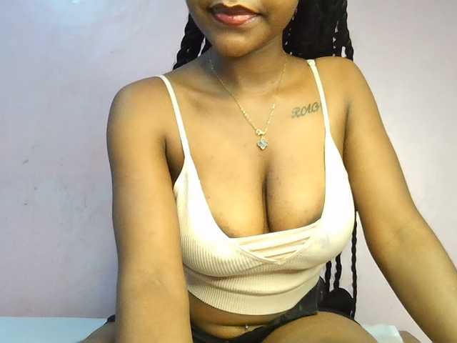 Sweetjoly live cam on BongaCams