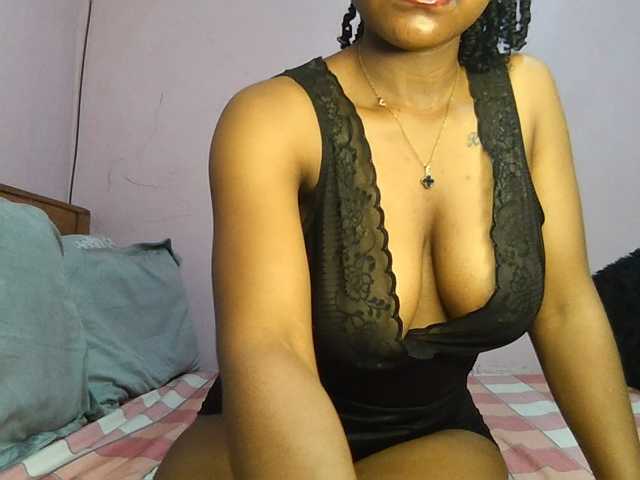 Sweetjoly live cam on BongaCams
