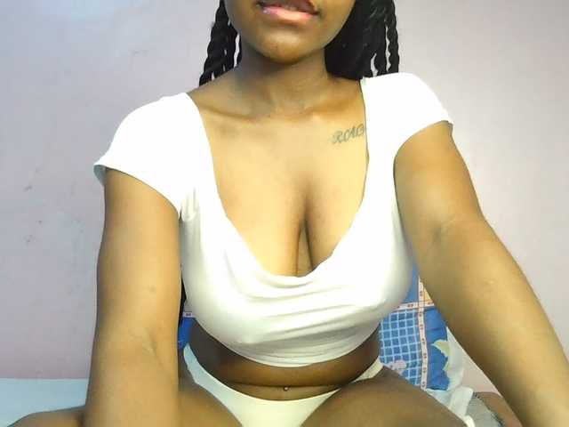 Sweetjoly live cam on BongaCams