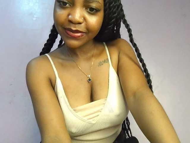 Sweetjoly live cam on BongaCams
