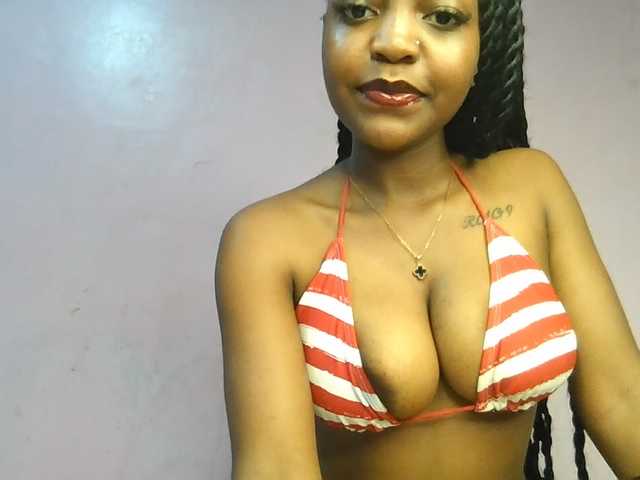 Sweetjoly live cam on BongaCams