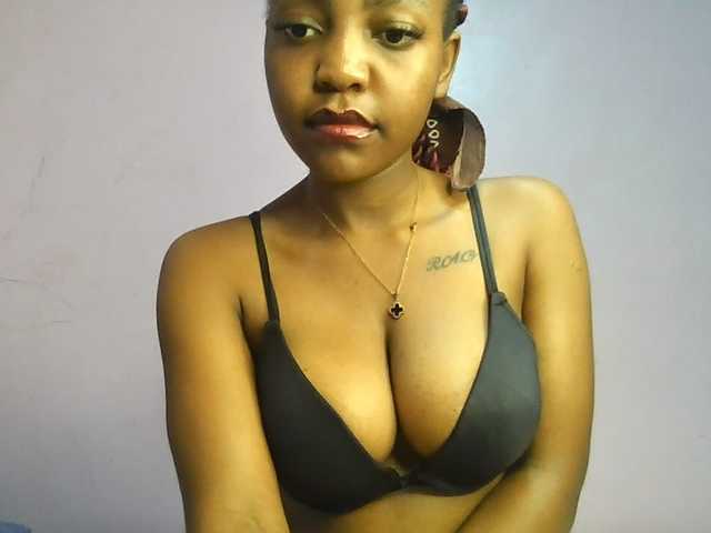 Sweetjoly live cam on BongaCams