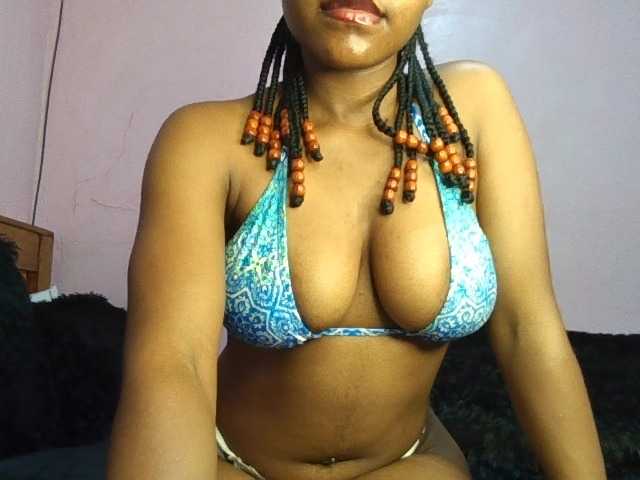 Sweetjoly live cam on BongaCams