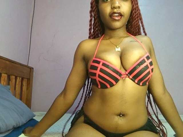 Sweetjoly live cam on BongaCams