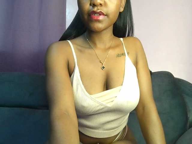 Sweetjoly live cam on BongaCams