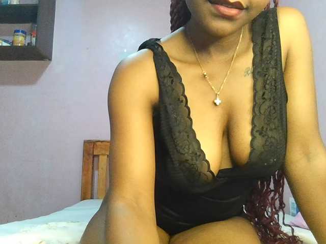 Sweetjoly live cam on BongaCams