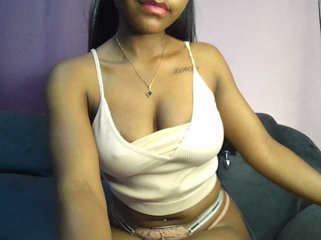Sweetjoly live cam on BongaCams