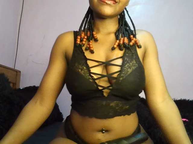 Sweetjoly live cam on BongaCams