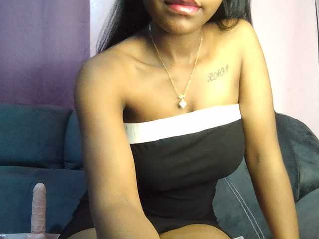 Sweetjoly live cam on BongaCams