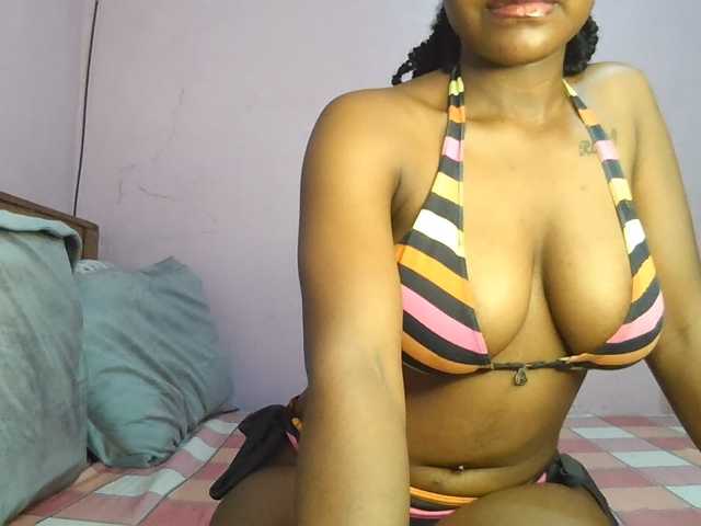 Sweetjoly live cam on BongaCams