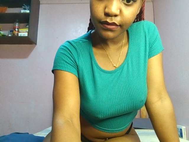 Sweetjoly live cam on BongaCams