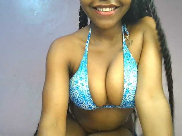 Sweetjoly live cam on BongaCams