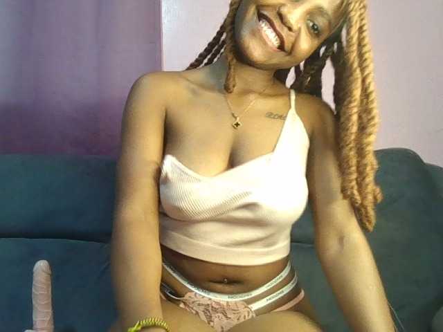 Sweetjoly live cam on BongaCams