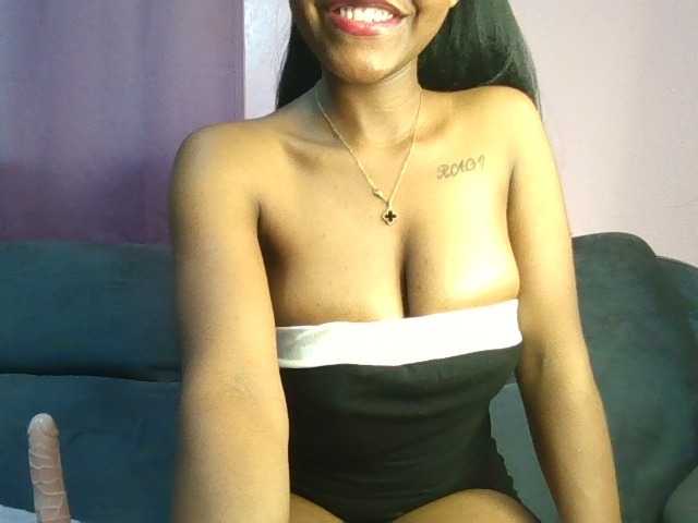 Sweetjoly live cam on BongaCams