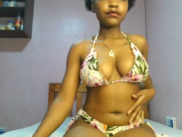 Sweetjoly live cam on BongaCams